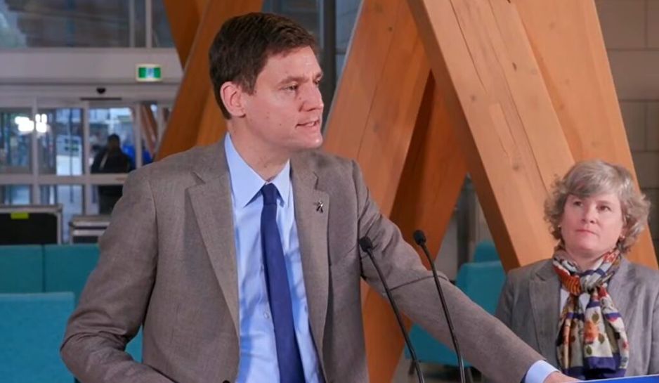 大卫·埃比于2026年3月17日演讲。(来源:卑诗省政府)