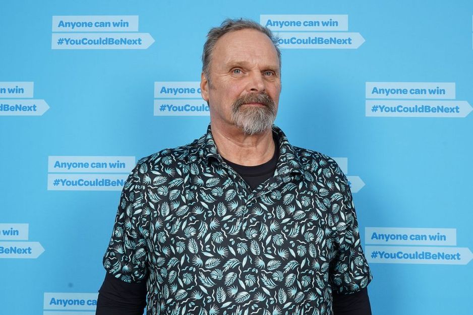 加拿大爷爷准备骑摩托车开启人生之旅,因彩票中奖