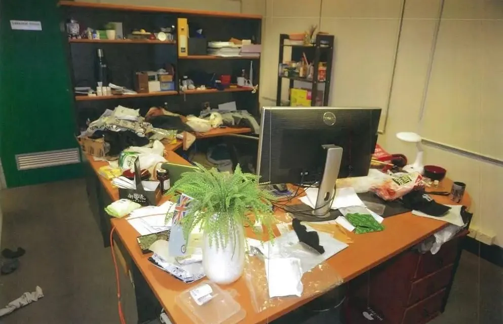 胡给受害者下药。图片来源：供图