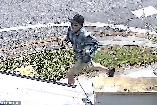 据称,嫌疑人驾车前往悉尼,然后于8月31日搭乘航班离开澳大利亚。