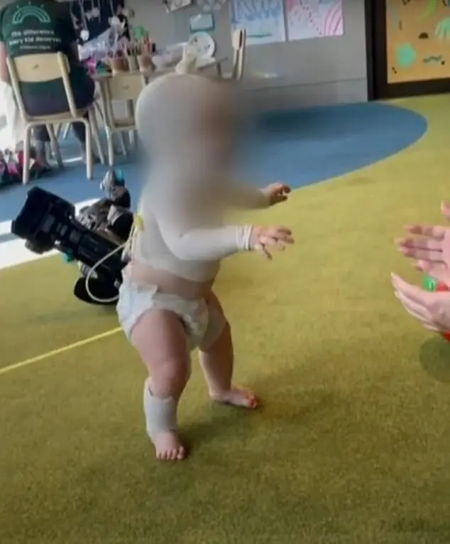 他的母亲说,他需要很长时间才能从袭击造成的精神、心理和身体创伤中恢复过来。