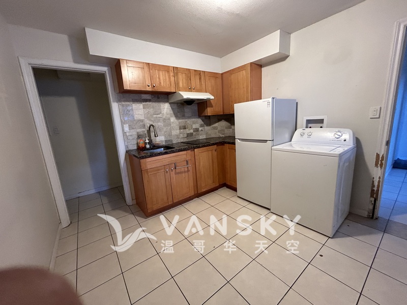 Metrotown house basement 一房一厅出租 