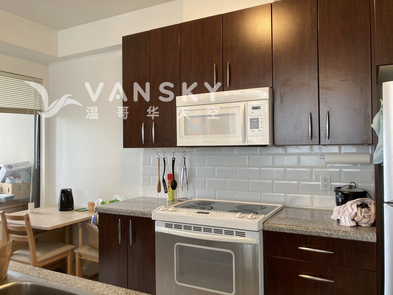 Edmonds天車站後高層公寓出租主臥