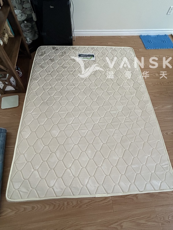 免费干净很好的一张床垫Queen size