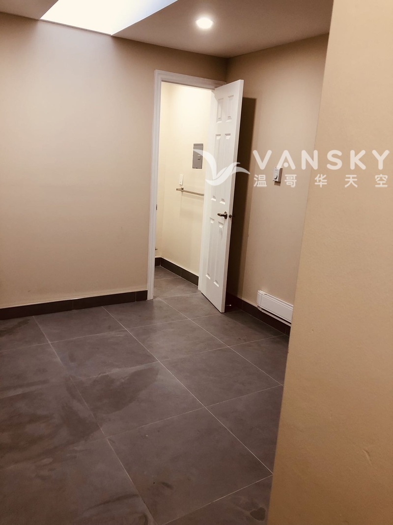 Surrey 近SFU两房一厅出租