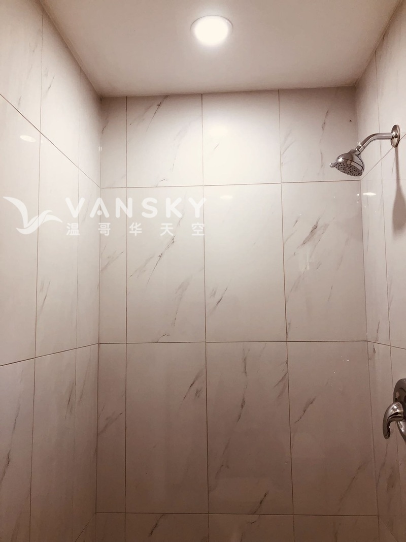 Surrey 近SFU两房一厅出租