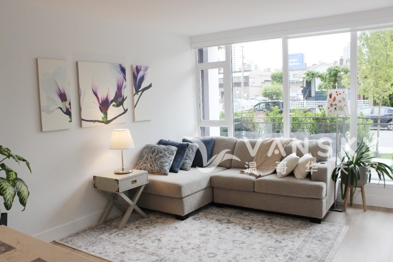 250220195611__Living.JPG