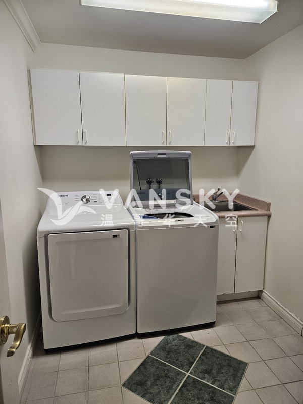 温西45夹Oak 独立屋半地下1600尺3房2卫出租