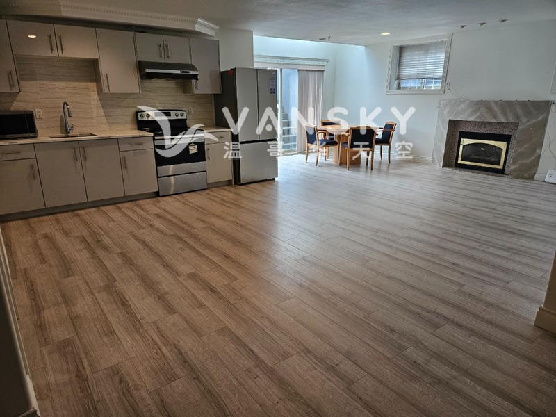 温西Oak 夹45街半地下一房一卫出租