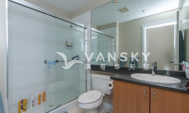 250325081414_rsity-crescent-burnaby-bc-3783_262237166-1808784-14_lightbox.jpg