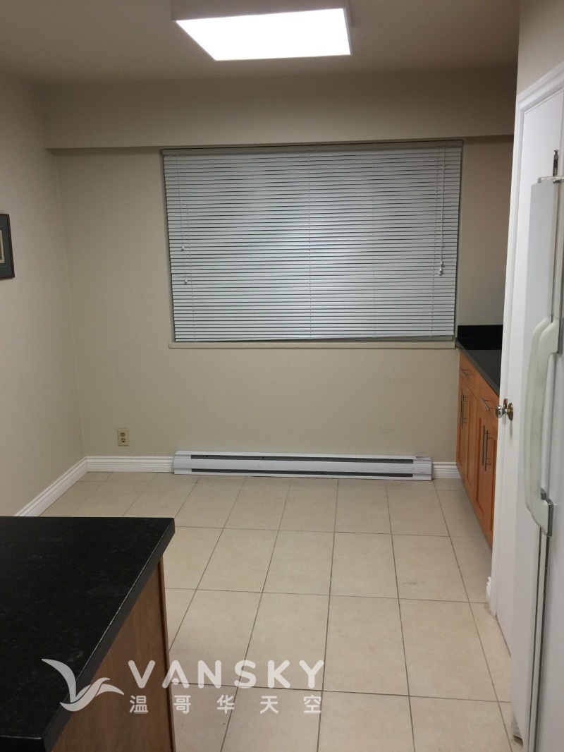 250326211949_kitchen2.JPG