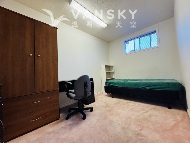 房间分租男学生