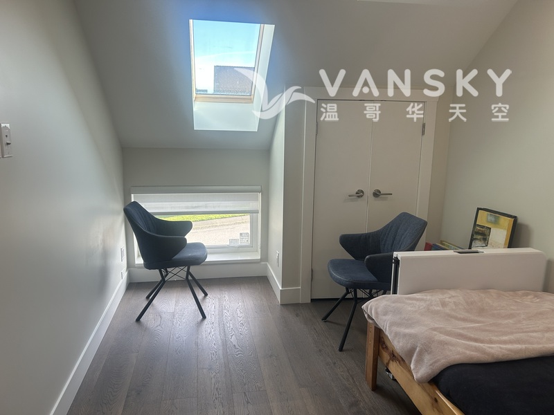 高贵林蟠龙山庄一室一卫近中小学天车巴士站