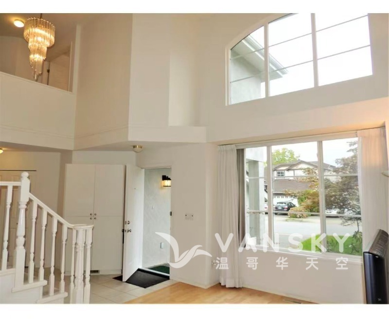 250527201823_Hallway.jpg