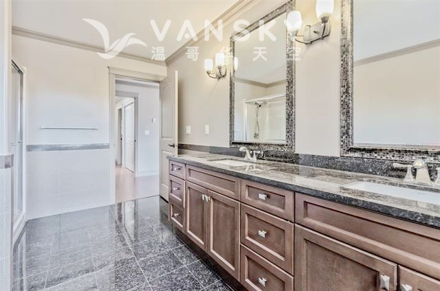 250614181706_bathroom.jpg