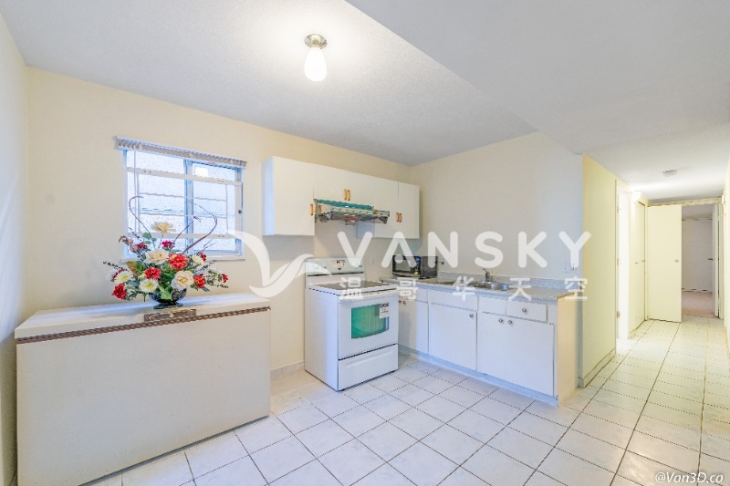 250705211612_kitchen.jpg