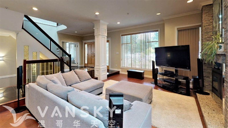 250714215006_livingroom.jpg