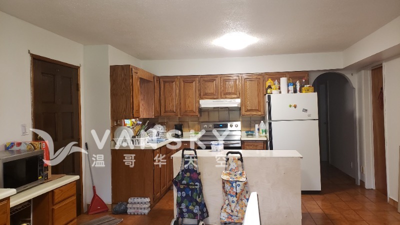 250805162344_kitchen1.jpg