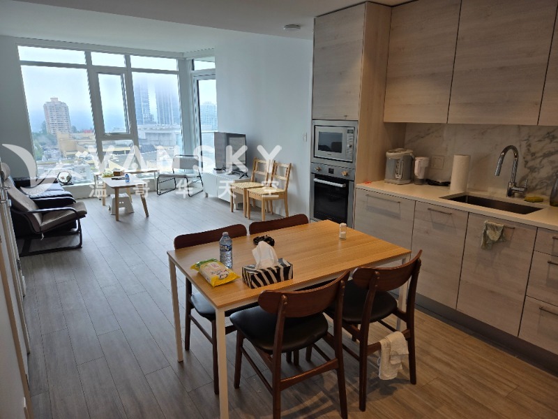 Metrotown Suntower 2 房 2 卫 出租，包含家具