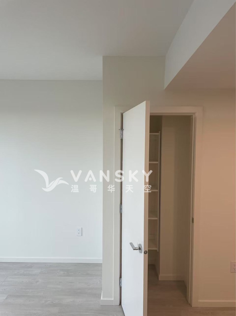 251022165555_living_room_closet.jpeg