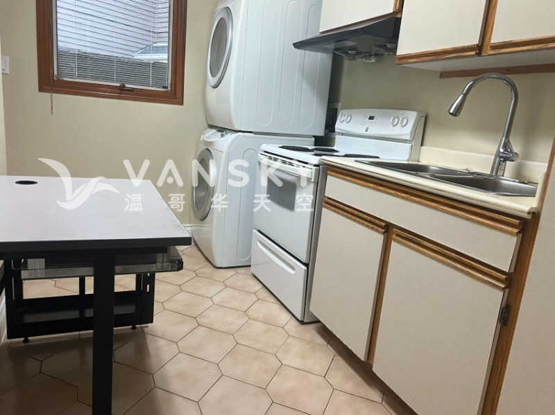 251113205356_kitchen.jpg