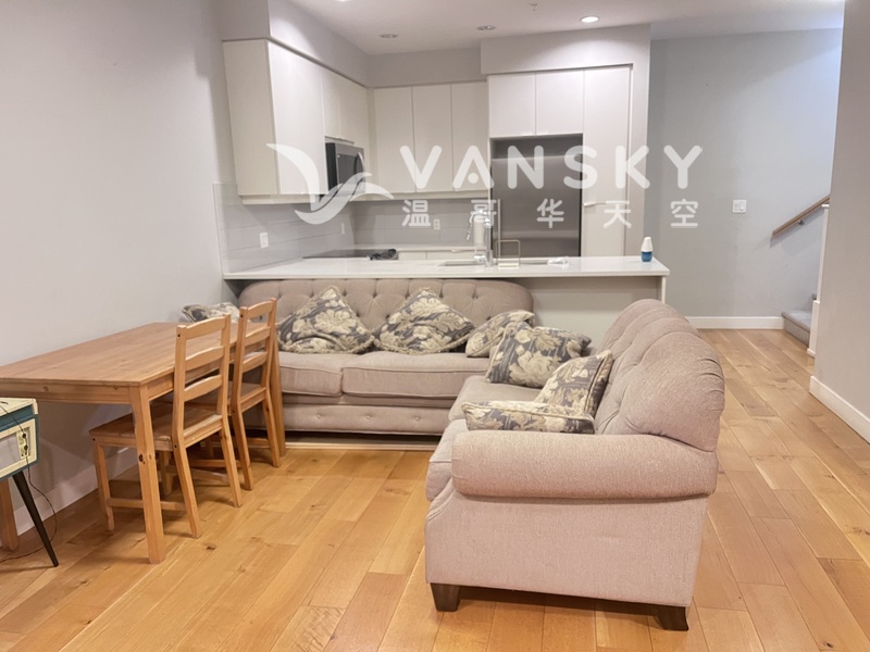 SFU 山上3房2卫联排别墅出租