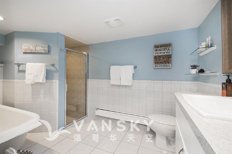 260720154045_bathroom.jpg