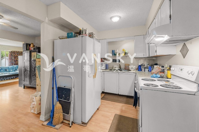260625211056_kitchen2.jpeg