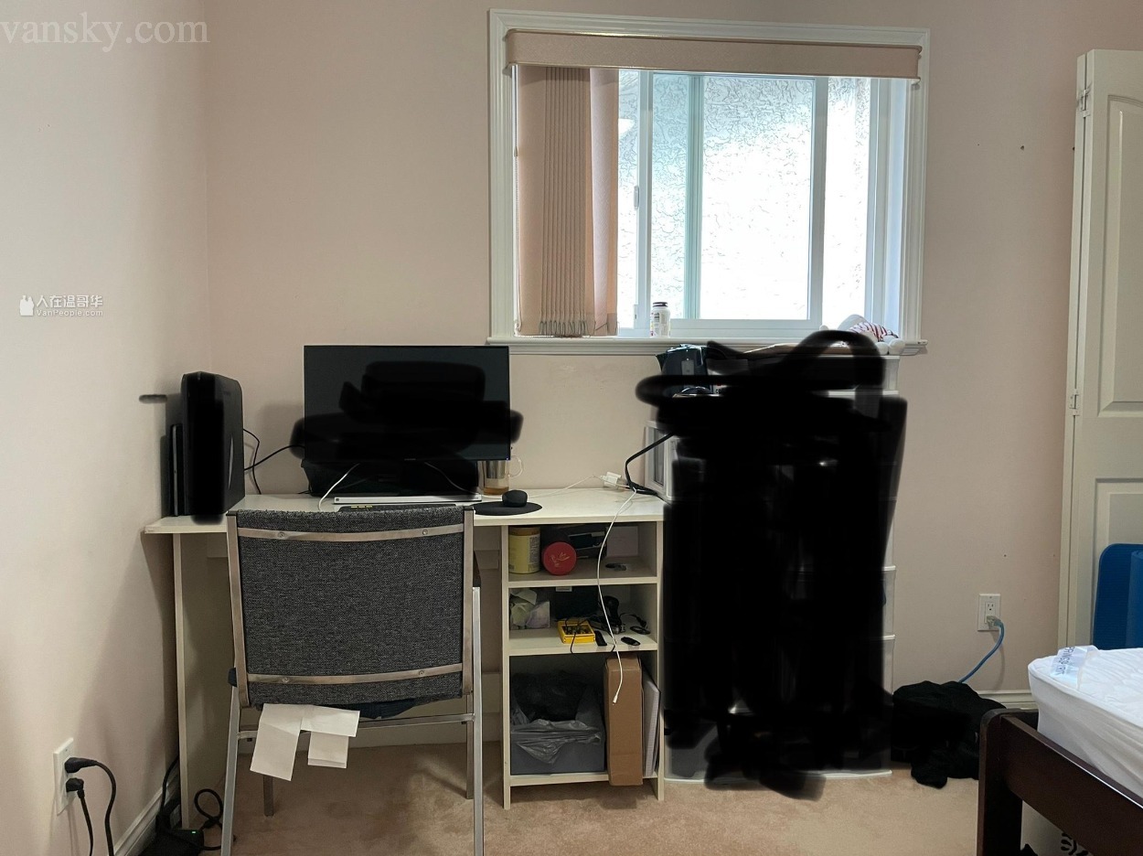 220307193012_bedroom.jpg