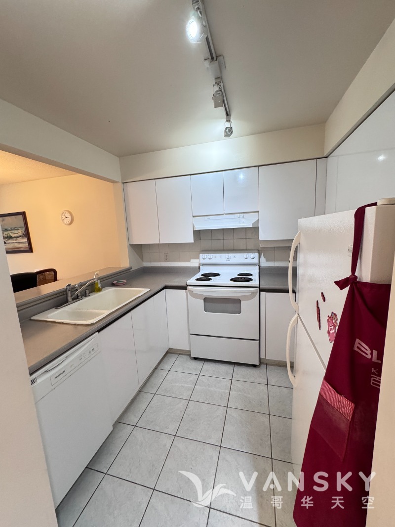 250527132403_KITCHEN.jpg