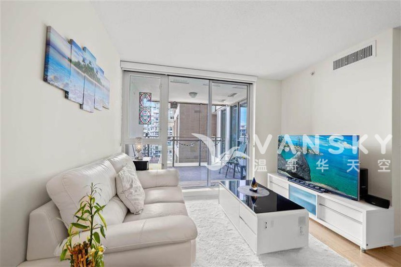 250429234737_LivingRoom.jpg