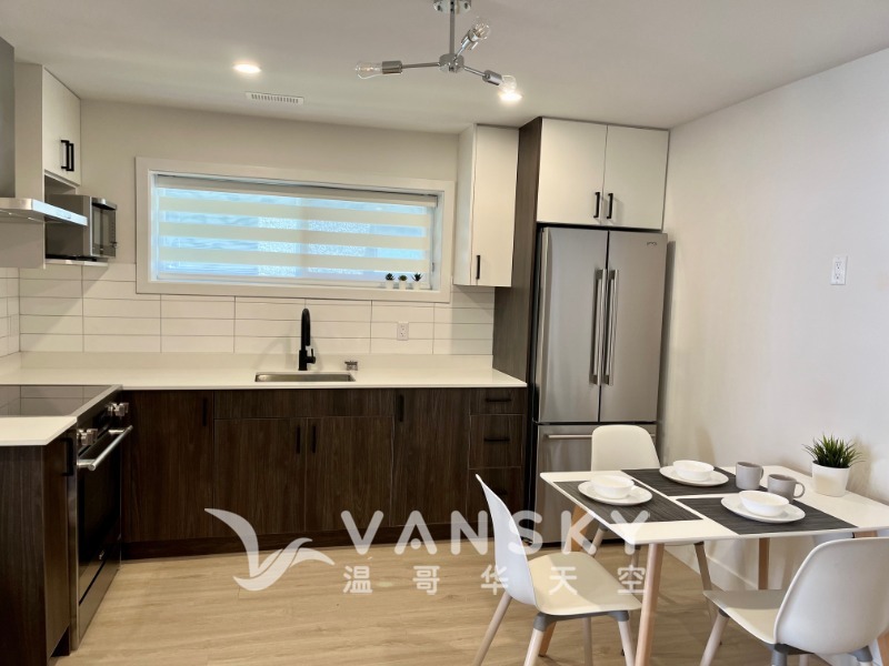250815234016_Kitchen1.jpg