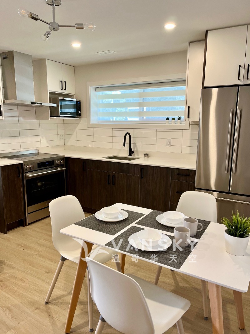 250815234017_Kitchen1a.jpg