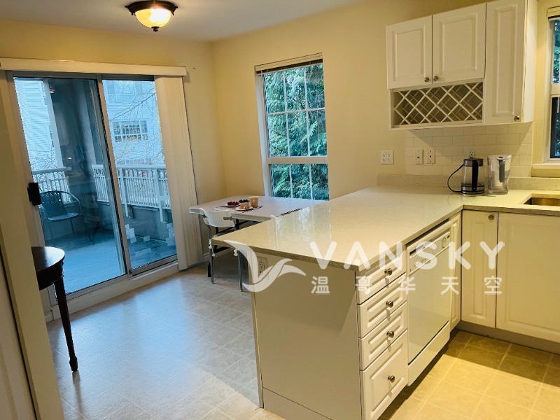 251006092443_kitchen1.jpg