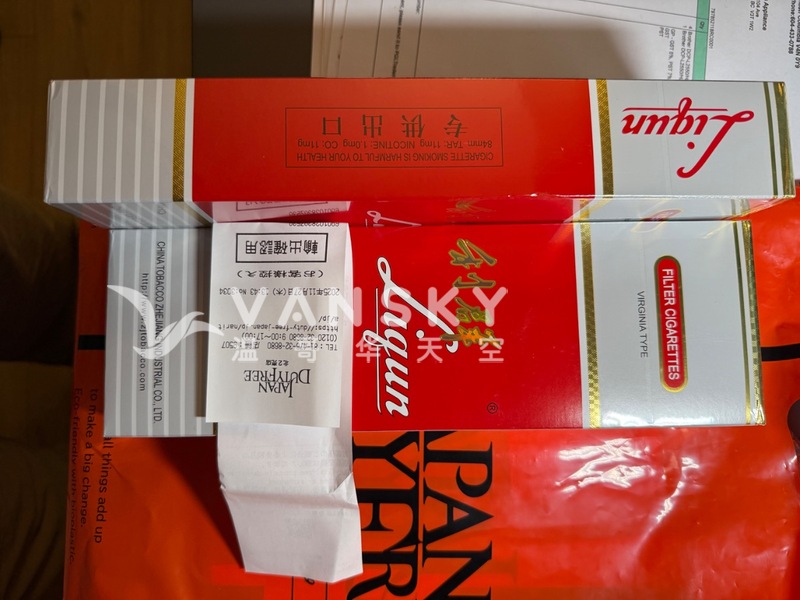 機場：利群香烟二条