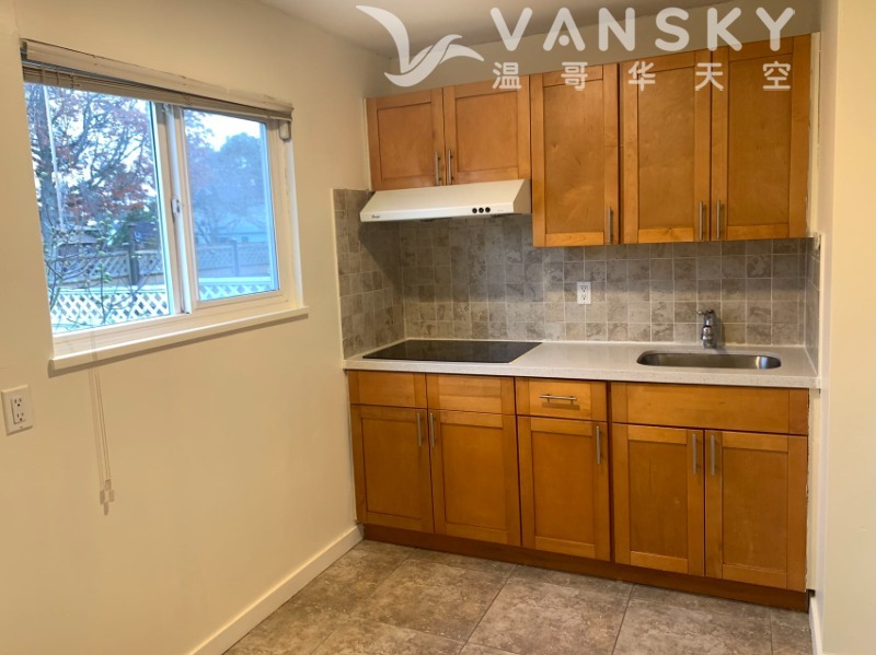 240417221838_kitchen.jpg