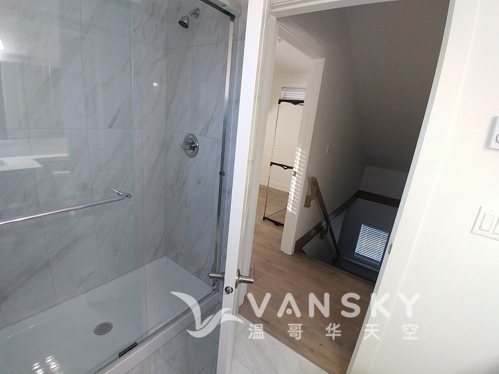 250816225907_Shower.jpg