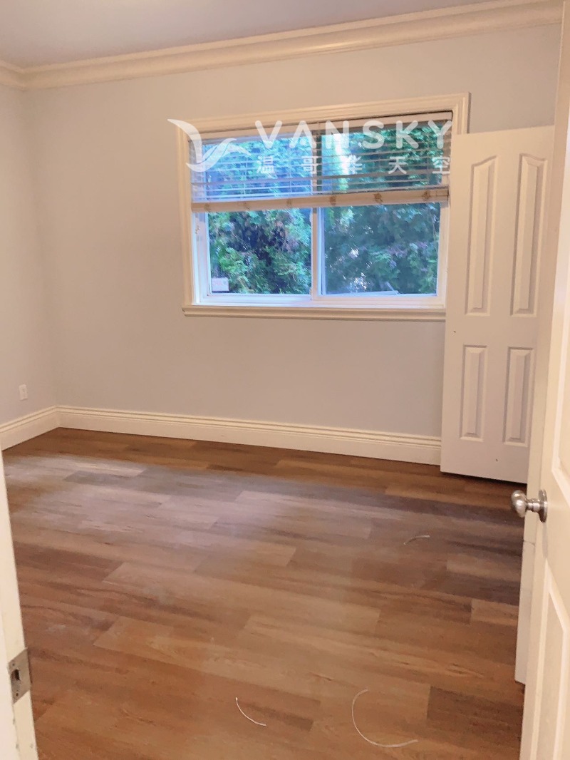 230309203549_bedroom.jpg