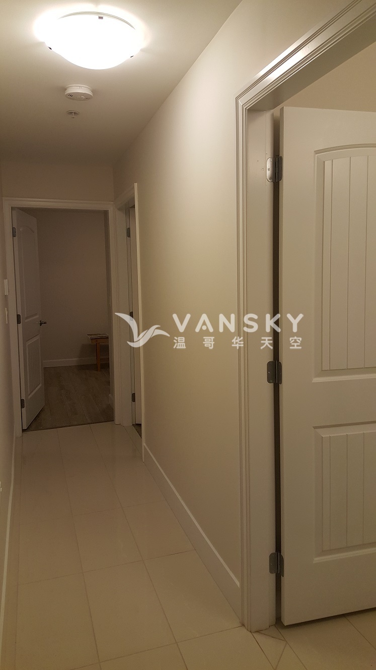 251228212452_11_hallway.jpg